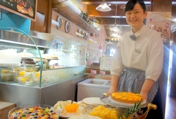 柏原 茉奈( サービス ケーキ )